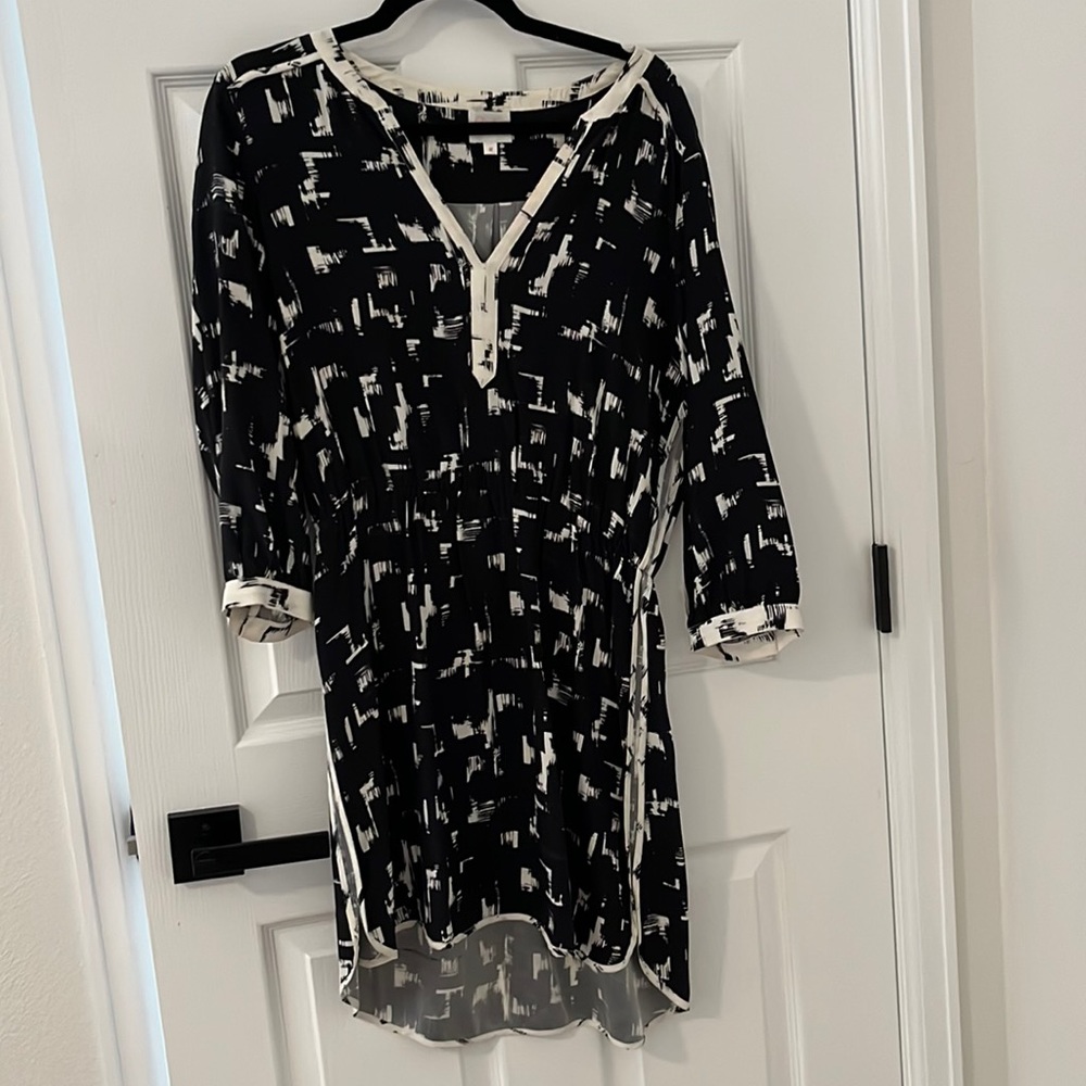 Parker black and white printed long sleeve dress. Size M
